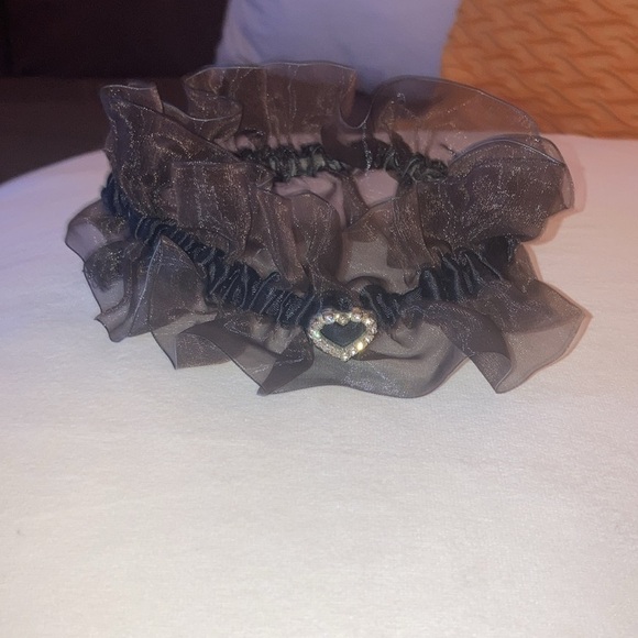 Heart-shaped gemstone on black sheer garter belt - Picture 2 of 3